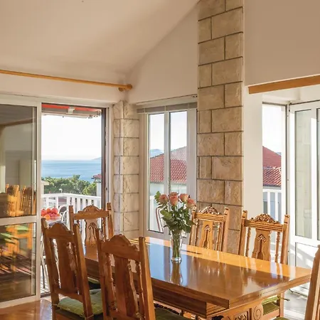 3 Bedroom Amazing In Apartment *