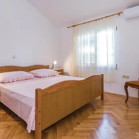 3 Bedroom Amazing In Apartment *