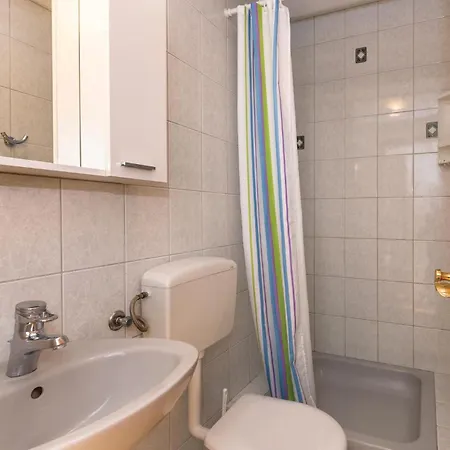 3 Bedroom Amazing In Apartment Makarska